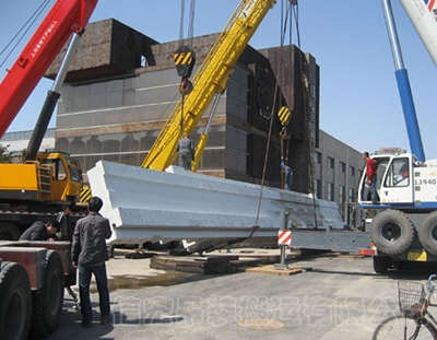博物(wù)館進設備重；115噸，吊卸搬運就(jiù)位